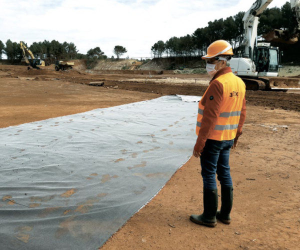 Renforcement de la réhausse d'un casier de décharge par GEOTER